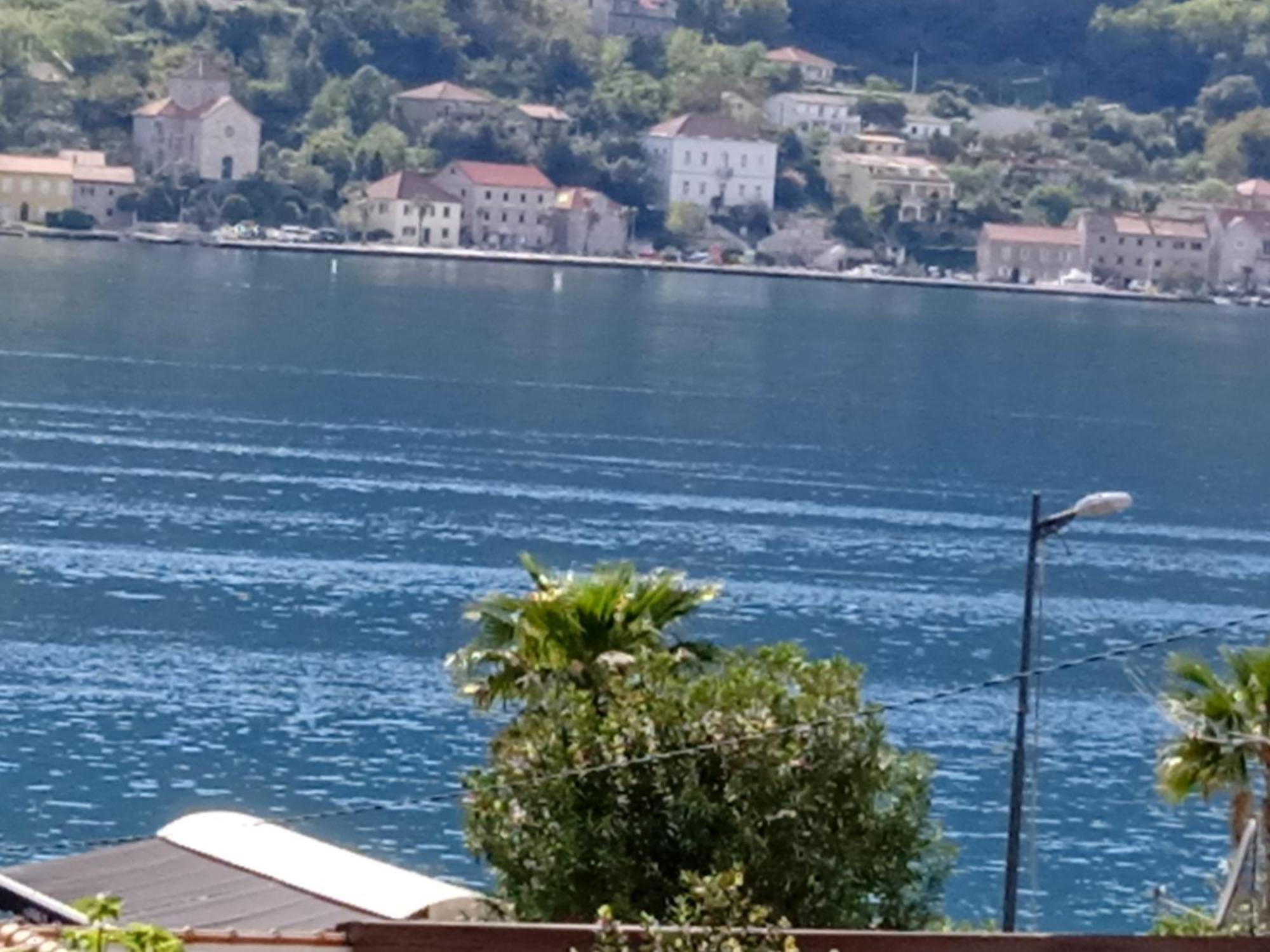 M&I Apartment Kotor Luaran gambar