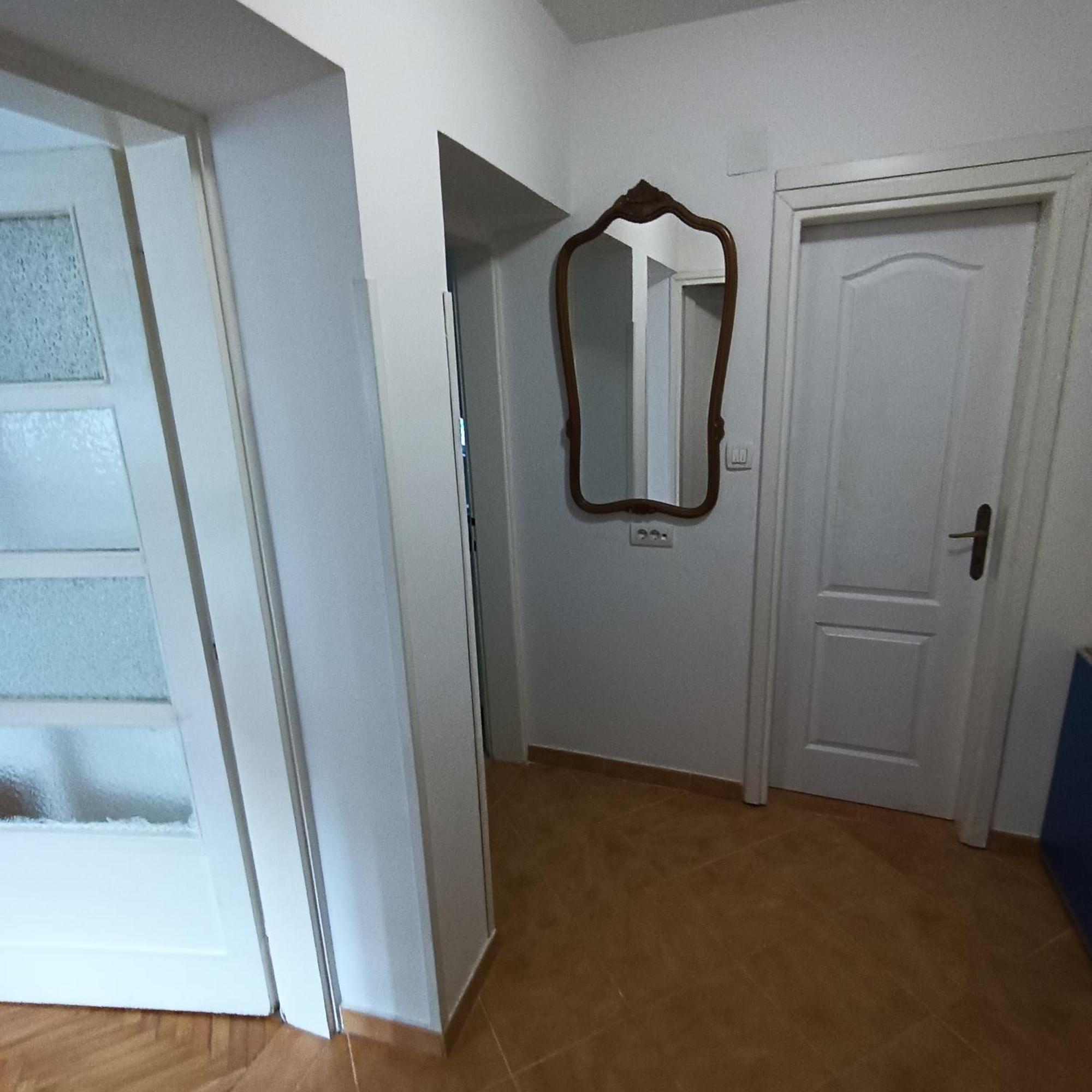 M&I Apartment Kotor Bilik gambar