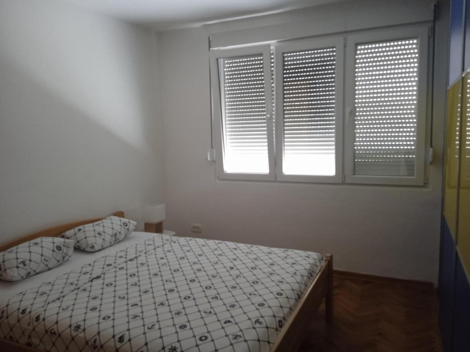 M&I Apartment Kotor Luaran gambar